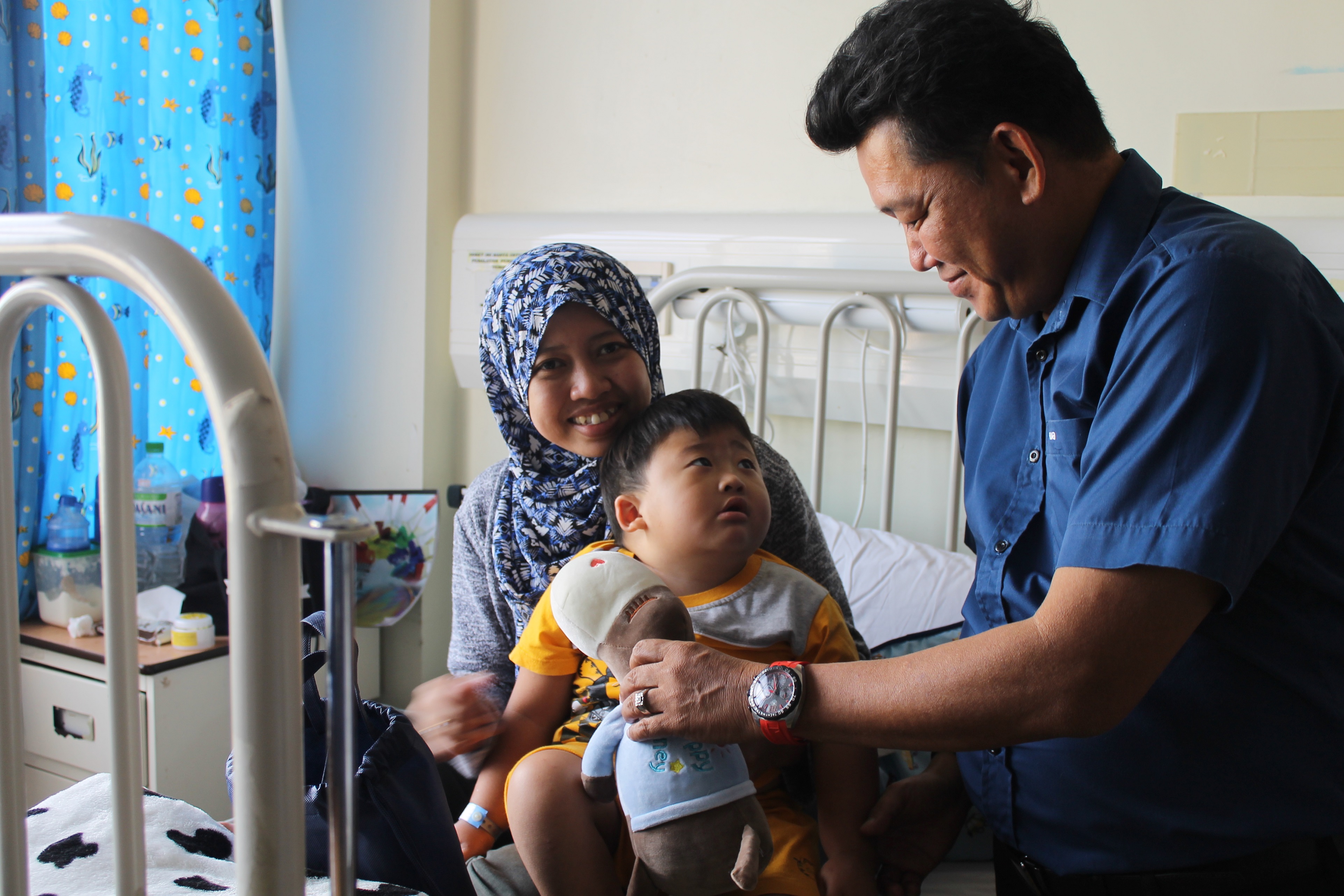 Perodua Contributes Medical Equipment & Toys To Sabah 