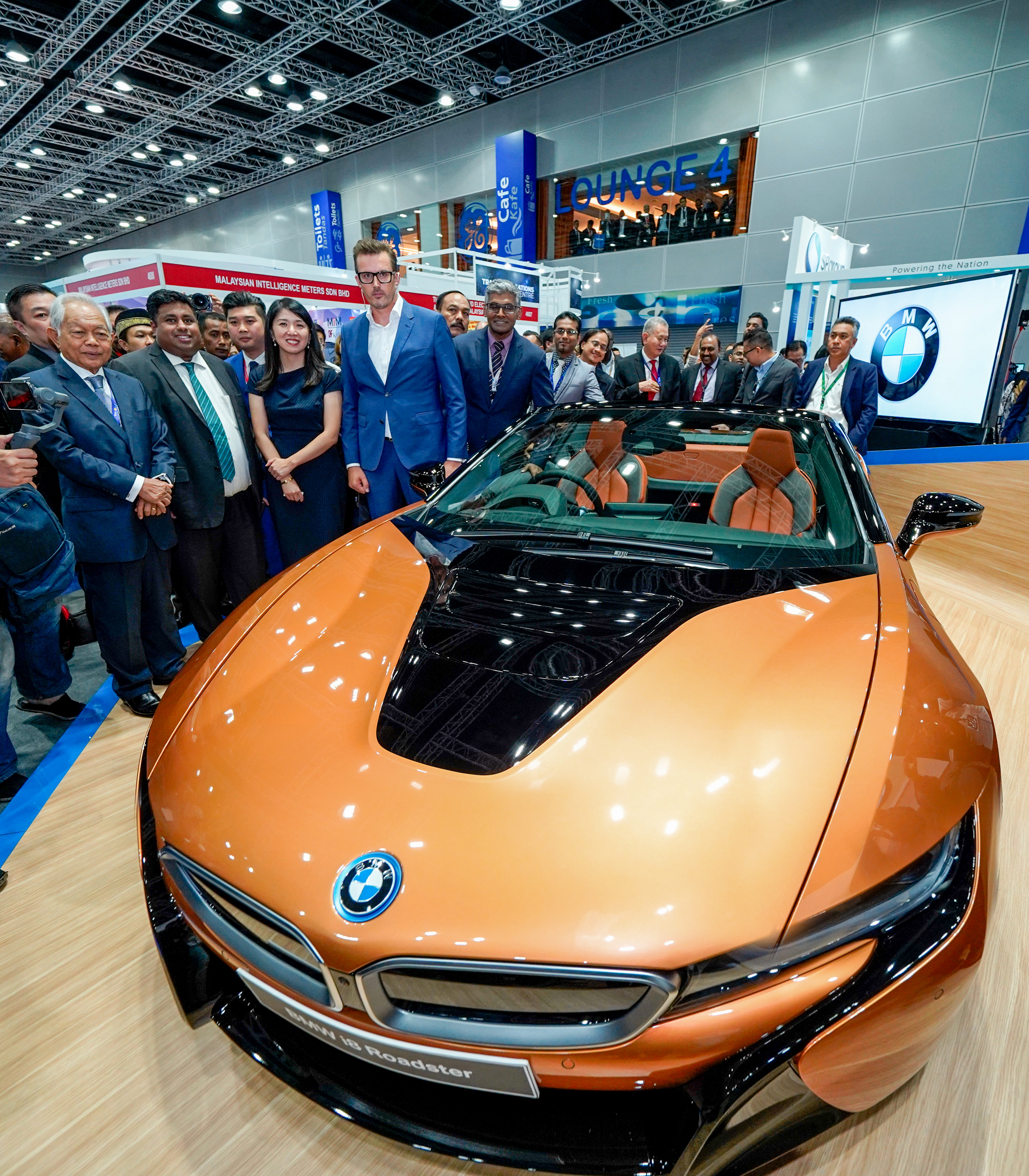 BMW Malaysia Introduces The First-Ever BMW i8 Roadster ...