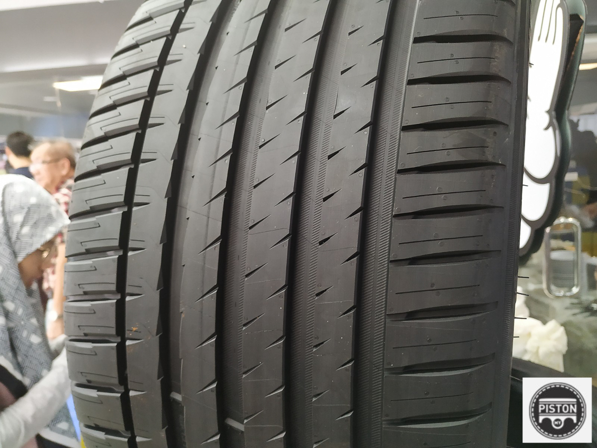 Купить michelin pilot sport 4 suv. Michelin Pilot Sport 4. Мишлен ps4. Michelin Sport 4 SUV. Мишлен пилот спорт 4 сув.