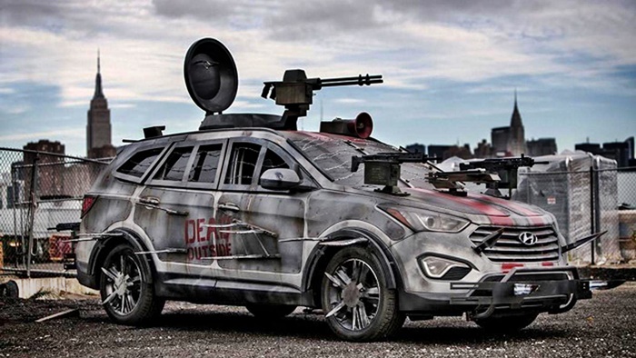 Hyundai Santa Fe Zombie Survival Machine 2013 (1)