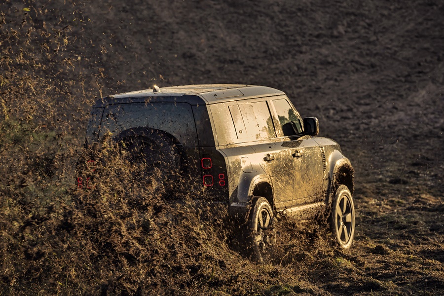 Land Rover Defender - No Time to Die