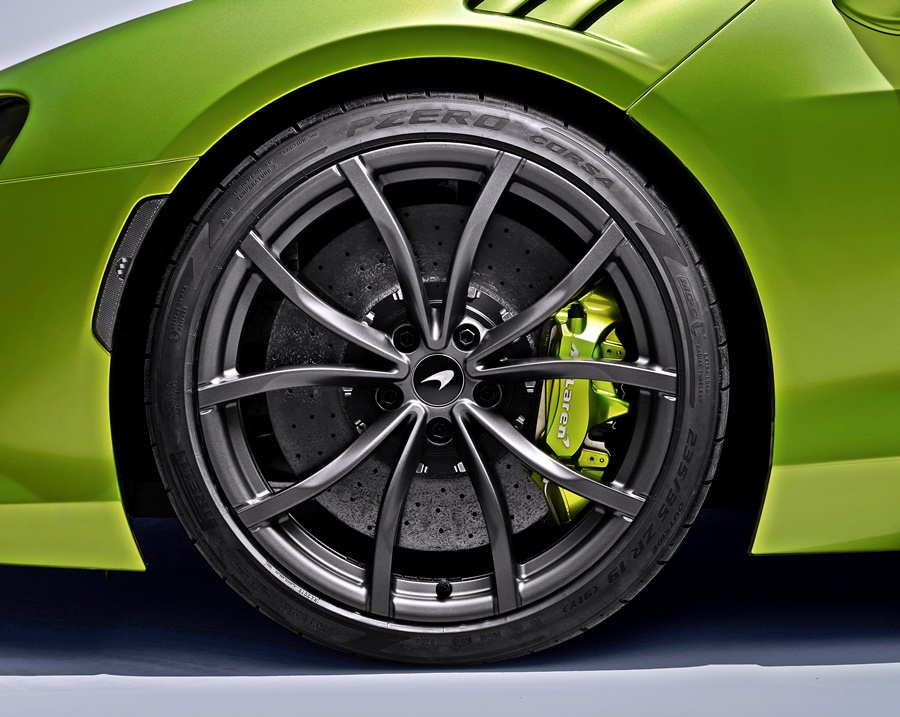2021 McLaren Artura Hybrid