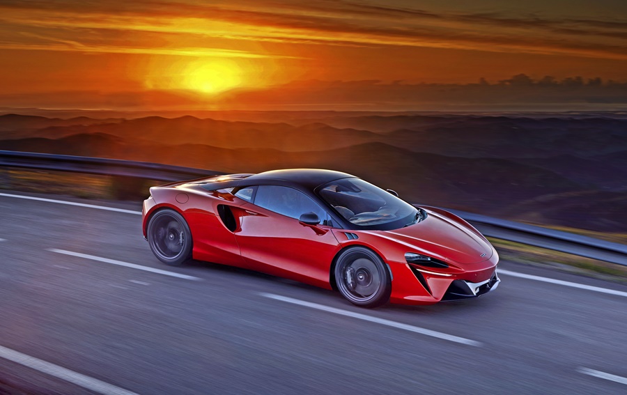 2021 McLaren Artura Hybrid