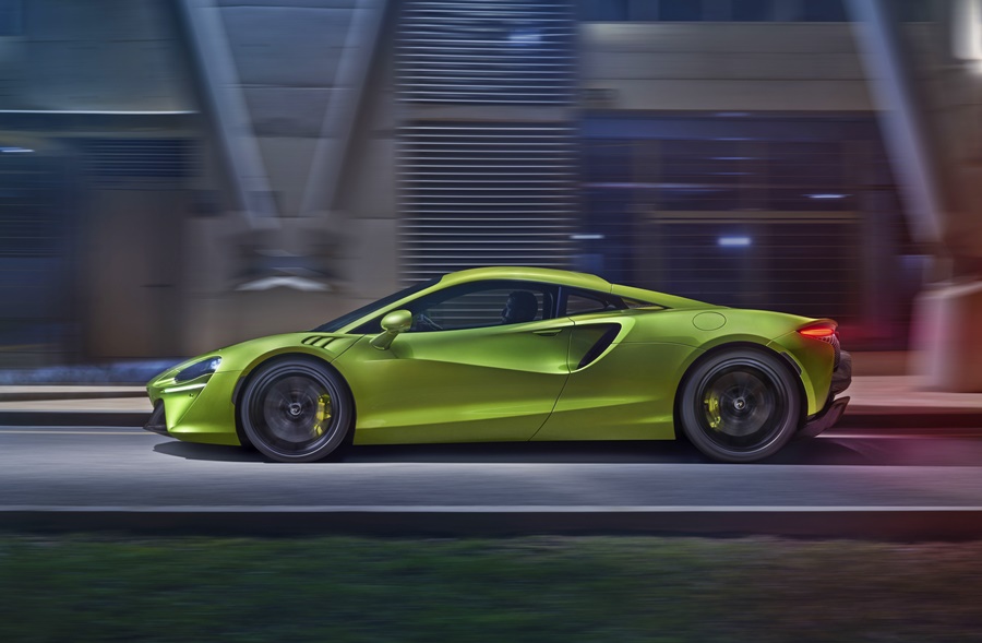 2021 McLaren Artura Hybrid