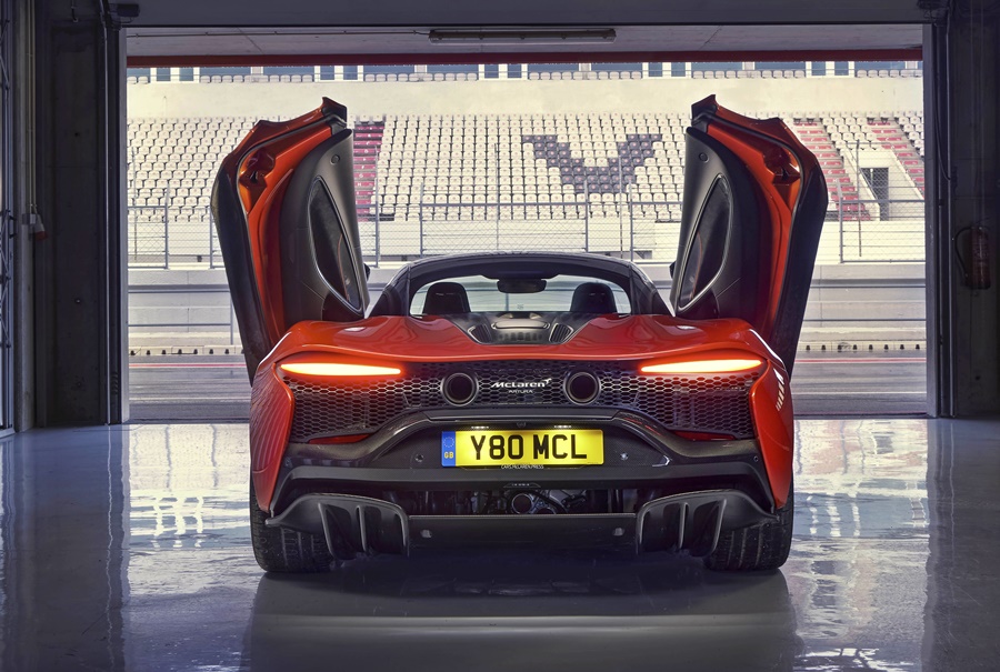2021 McLaren Artura Hybrid