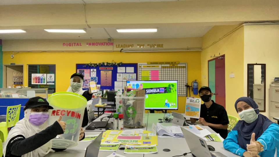 Toyota Eco Youth 2020-2021