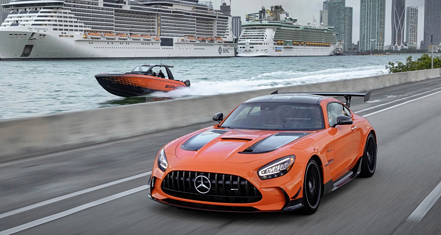 Cigarette 41’ Nighthawk AMG Black Series