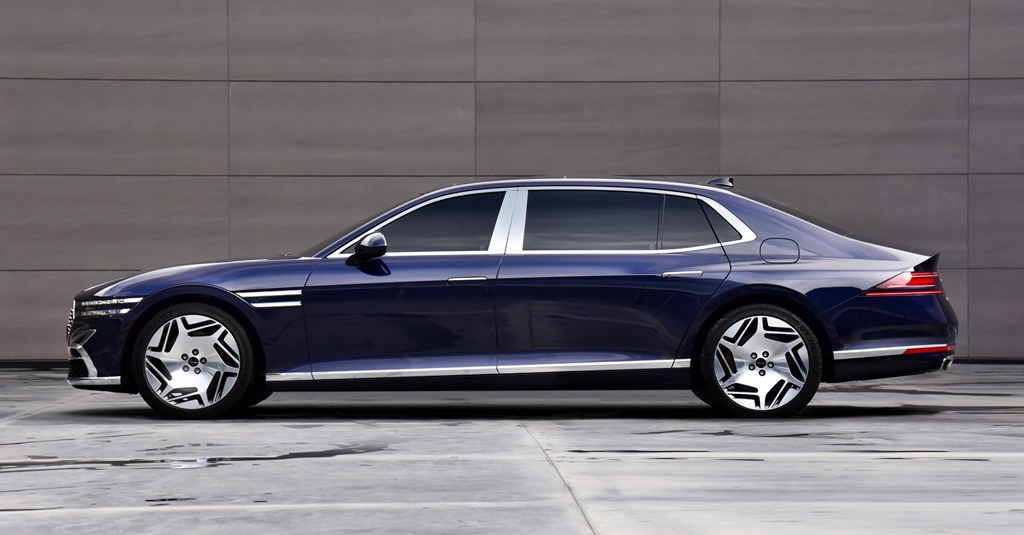 2022 Genesis G90 long-wheelbase