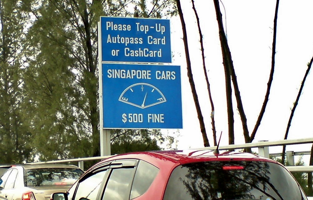 Singaporeans have forgotten that they cannot buy RON95 petrol in Malaysia - News and reviews on Malaysian cars, motorcycles and automotive lifestyle