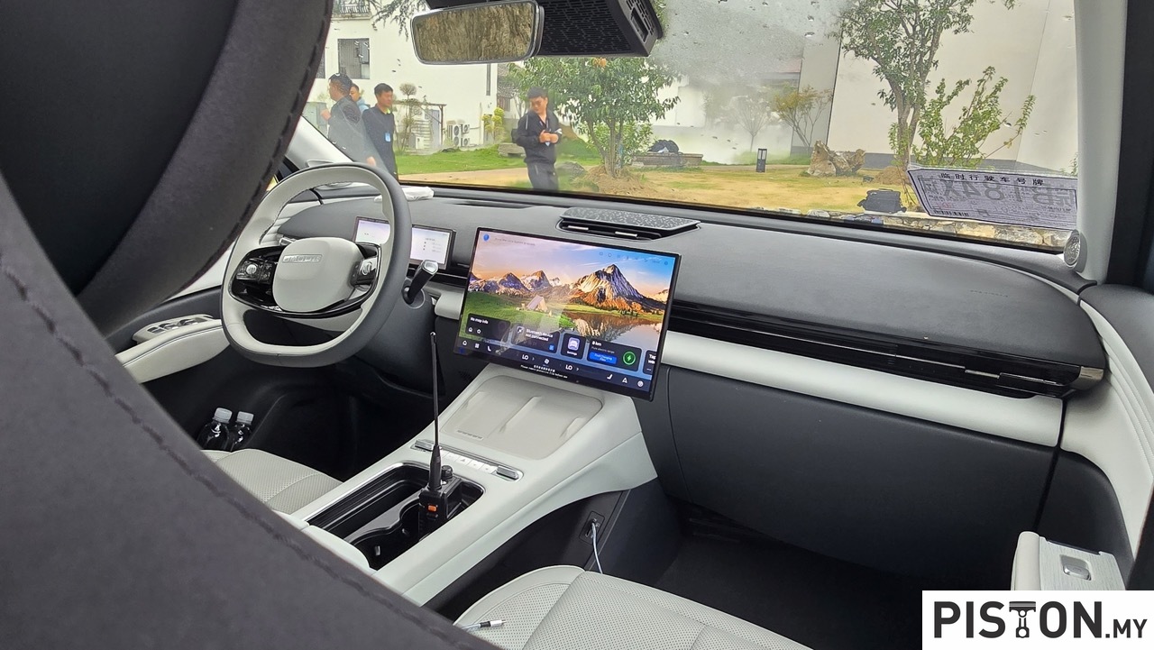 Omoda 7 raises the bar for intelligent parking Omoda 7 raises the bar for intelligent parking