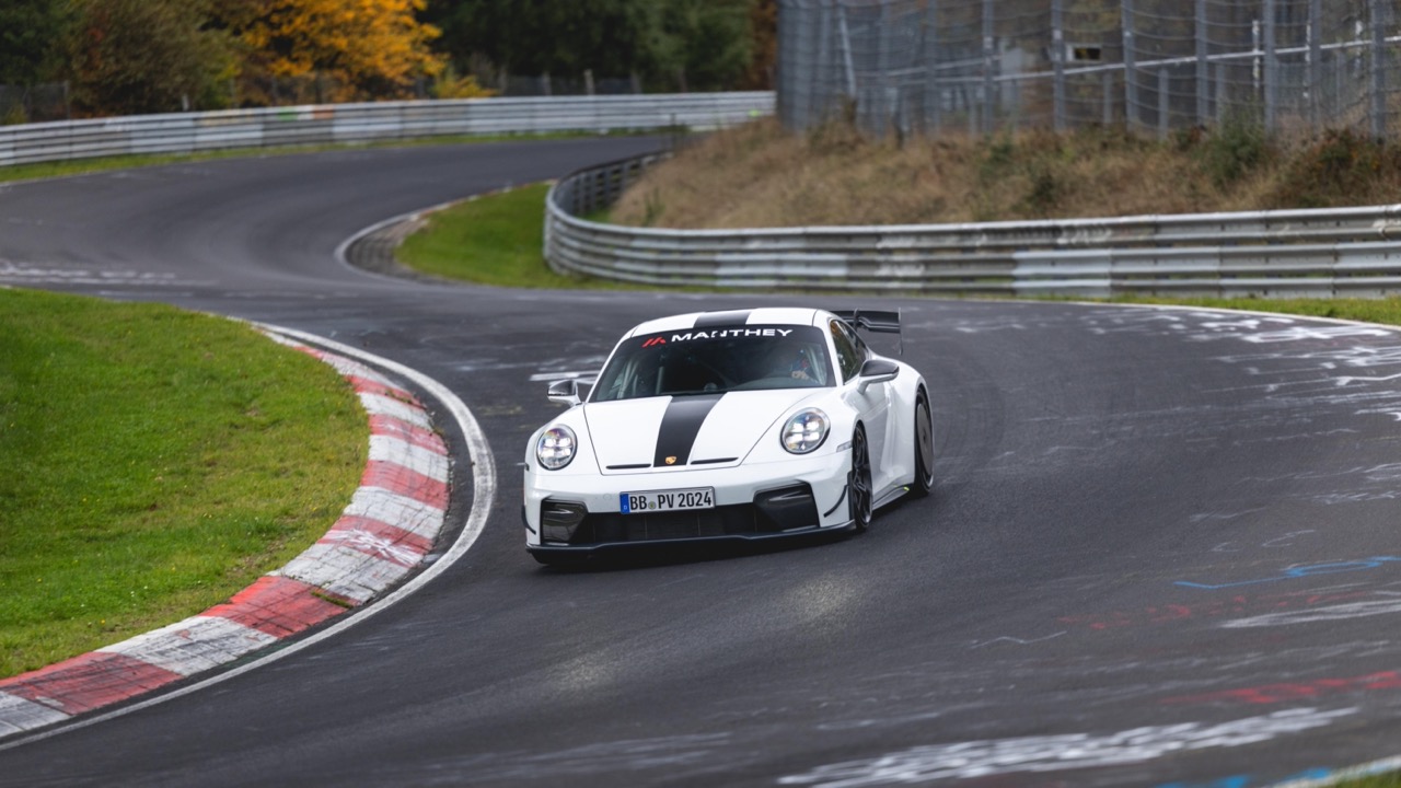 Porsche 911 gt3 gets track-ready upgrade with manthey kit Porsche 911 gt3 gets track-ready upgrade with manthey kit
